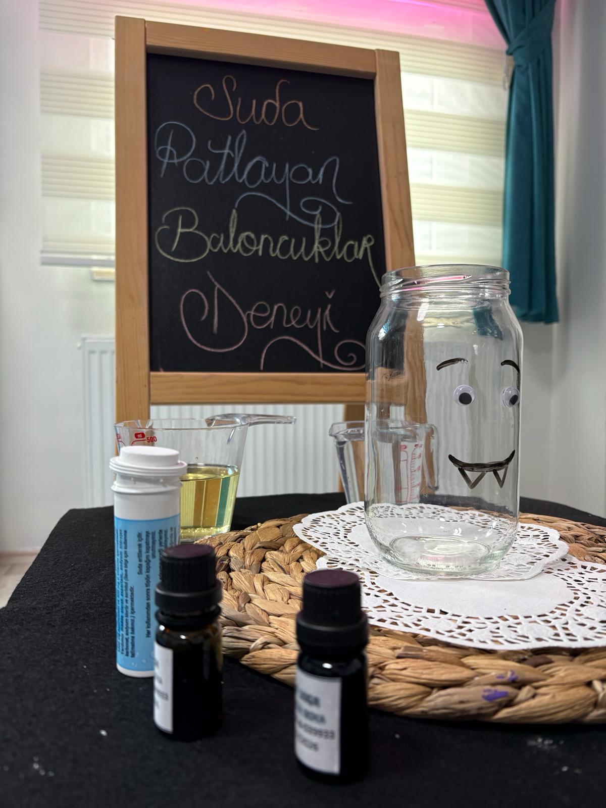 BİLİM GÜNÜ Suda patlayan baloncuklar deneyi